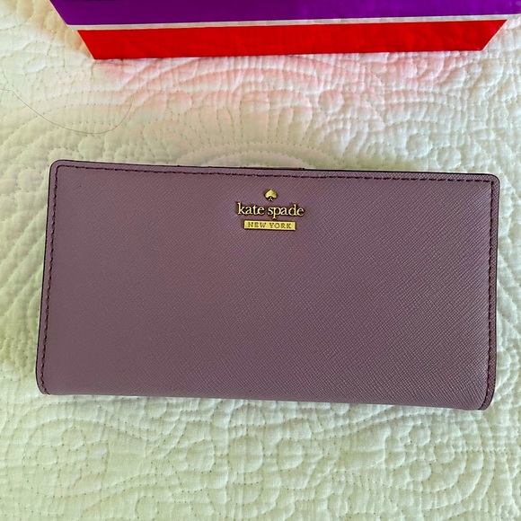 kate spade Handbags - Kate Spade Roulette Slim bifold wallet.